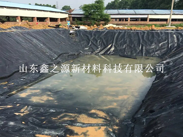 做好沼氣池黑膜的剪接工作，既節(jié)約又高效