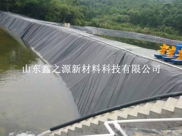 問：魚塘養(yǎng)殖防滲膜的周圍可以貼瓷磚嗎？